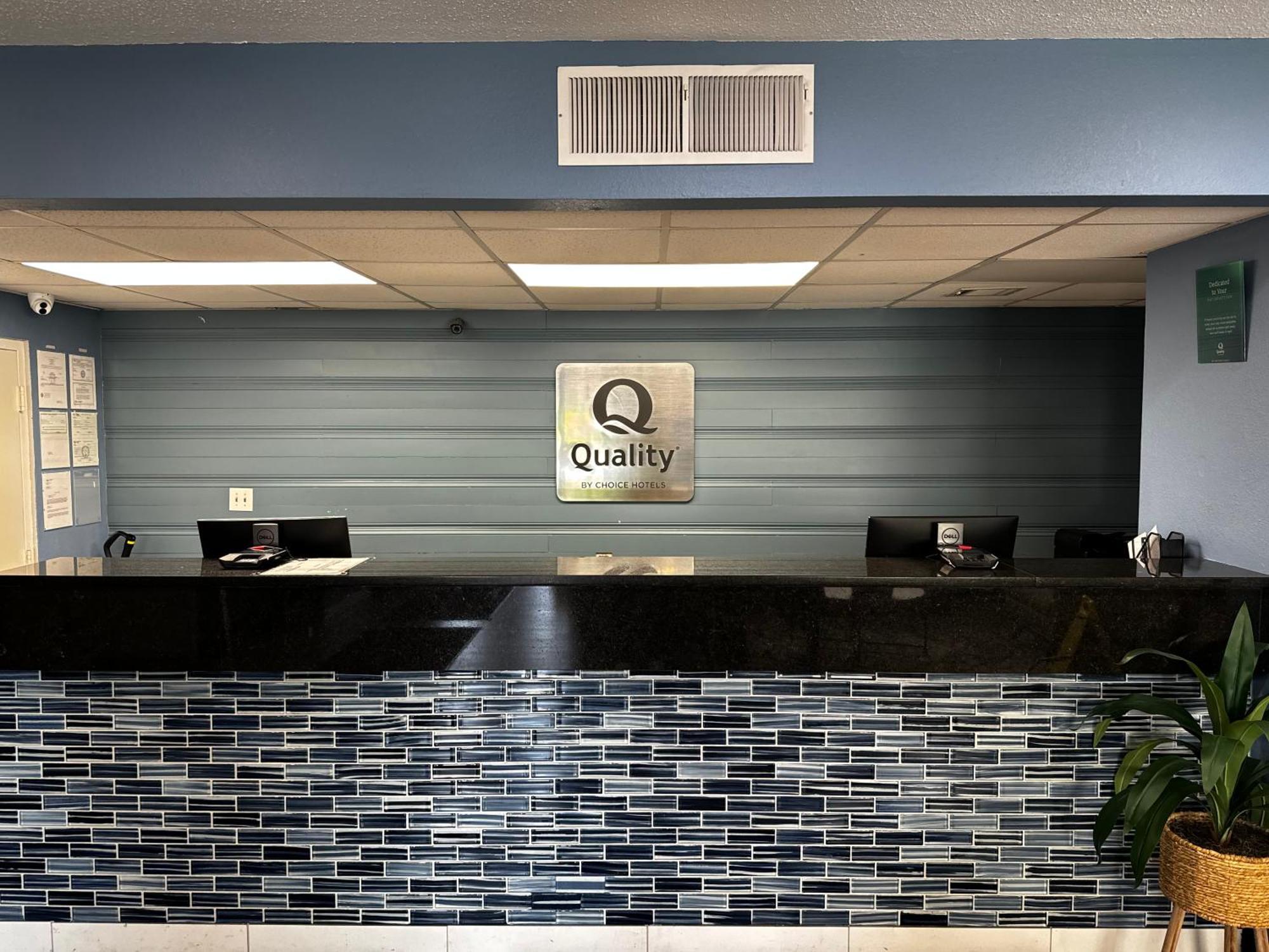 Quality Inn & Suites Cincinnati Exterior foto